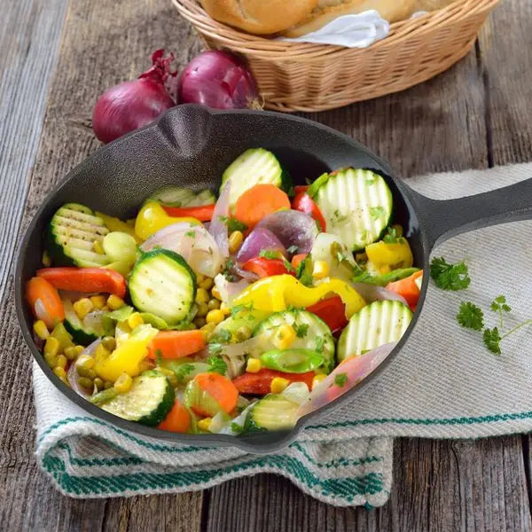 Three Piece Preseasoned Cast Iron Skillet Set 6 Inch 8 Inch 10 Inch Nonstick Oven Safe Cookware